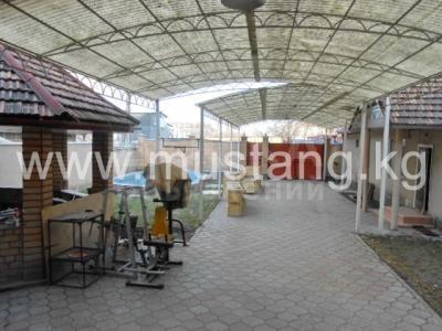Продаю дом 8-ком., 546кв. м., этаж-2, 7-сот., стена кирпич, Горького Советская.