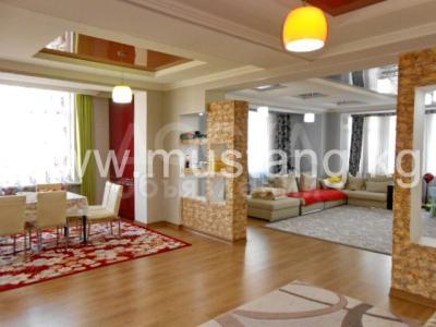 Продаю 3-комнатную квартиру, 160кв. м., этаж - 4/10, Советская Московская.