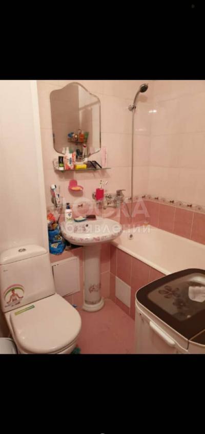 Продаю 2-комнатную квартиру, 45кв. м., этаж - 3/4, 11 микрорайон.