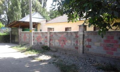 Продаю дом 6-комнатную 130кв. м., этаж-1, 9-сот., стена кирпич, г.Токмок, ул.Р.Зорге, дом 63.