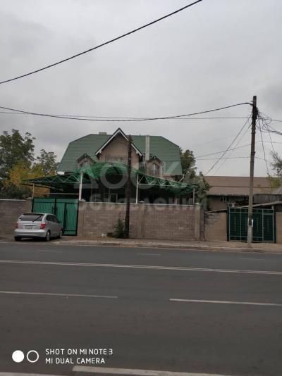 Продаю дом 9-комнатную342кв. м., этаж-3, 4.5-сот., стена кирпич, Ул.Баялинова/ул.Абдрахманова.