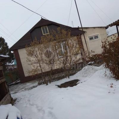 Продаю дом 4-комнатную 80кв. м., этаж-1, 7-сот., стена саман, с.Чуй,ул.Полевая.