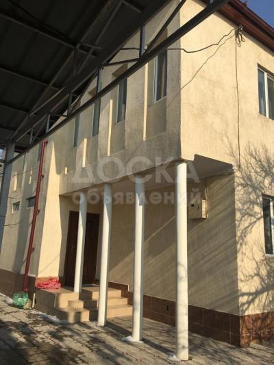 Продаю дом 8-комнатную 184кв. м., этаж-2, 4-сот., стена кирпич, ж/м Кок Жар, ул.Конорчок 145.