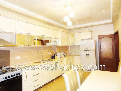 Сдаю 2-комнатную квартиру, 85кв. м., этаж - 6/10, Раззакова -Боконбаева.