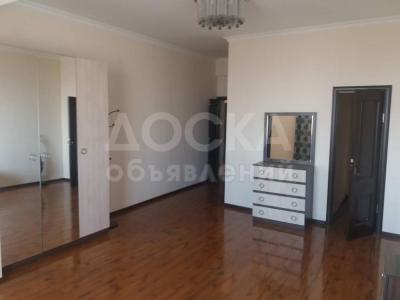 Продаю 3-комнатную квартиру, 116кв. м., этаж - 8/10, Манаса-Магистраль Московье за нал Хороший Торг.