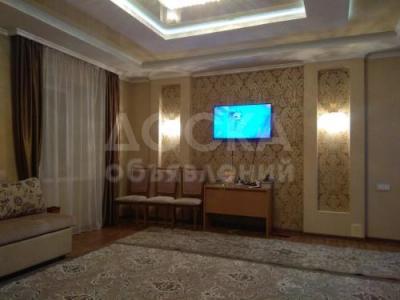 Продаю 3-комнатную квартиру, 99кв. м., этаж - 3/5, Салиева-Октябрьская.