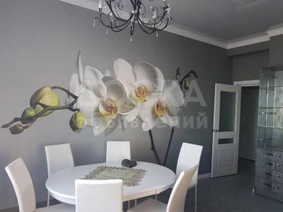 Продаю 3-комнатную квартиру, 138кв. м., этаж - 6/10, Манаса/Токтогула "Адмирал".