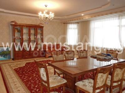Продаю квартиру 4-ком., 170.7кв. м., этаж - 3/3, Киргизия 2 Айтматова Манас айылы.