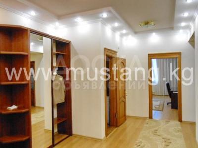 Продаю квартиру 3-ком., 132.6кв. м., этаж - 7/10, Исанова Абдумамунова .