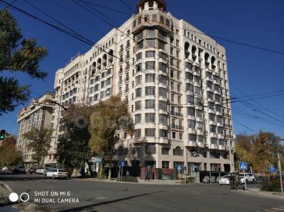 Продаю 4-комнатную квартиру, 155кв. м., этаж - 9/10, Тыныстанова-Боконбаева.