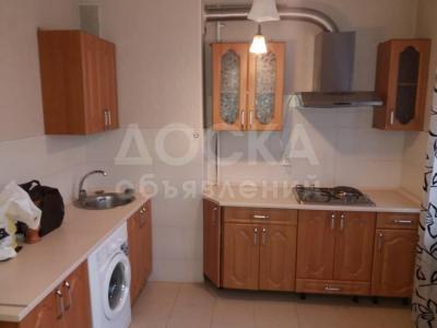 Продаю 1-комнатную квартиру, 41кв. м., этаж - 2/6, Токтогула-Калык Акиева.