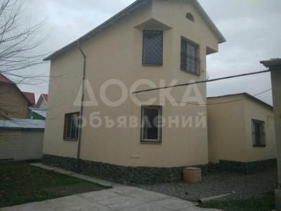 Продаю дом 6-комнатную 160кв. м., этаж-3, 5-сот., стена кирпич, ул.Горького пересекает ул.Ошского.