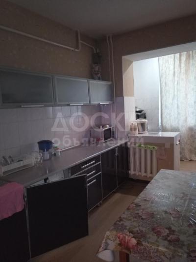 Продаю 4-комнатную квартиру, 105кв. м., этаж - 1/5, Усенбаева/Боконбаева.