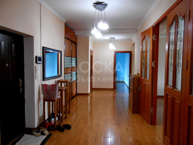 Сдаю квартиру 4-ком., 188кв. м., этаж - 8/9, Раззакова Боконбаева,