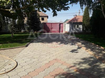 Продаю дом 8-ком., 795кв. м., этаж-4, 20,37-сот., стена кирпич, Ж/м Арча-Бешик.