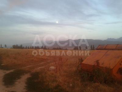 Продаю участок под строительство, 7 соток село Башкарасуу от Арки направо.