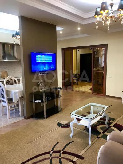 Продаю 2-комнатную квартиру, 72кв. м., этаж - 2/10, Манаса-Магистраль 75000$ Торг.