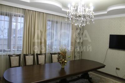 Продаю дом 6-ком., 265кв. м., этаж-2, 6-сот., стена кирпич, Ахунбаева/Бакаева.