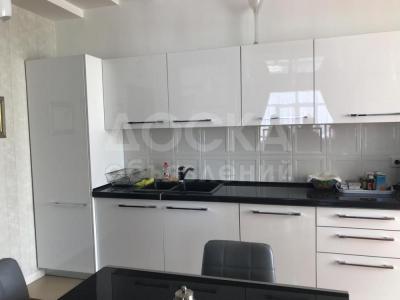 Продаю 3-комнатную квартиру, 155кв. м., этаж - 5/10, 3 Микрорайон по Донецской.