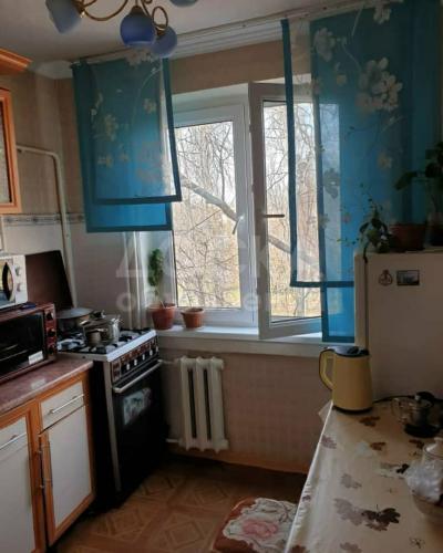 Продаю 2-комнатную квартиру, 45кв. м., этаж - 3/4, 11 микрорайон по Куттубаева.
