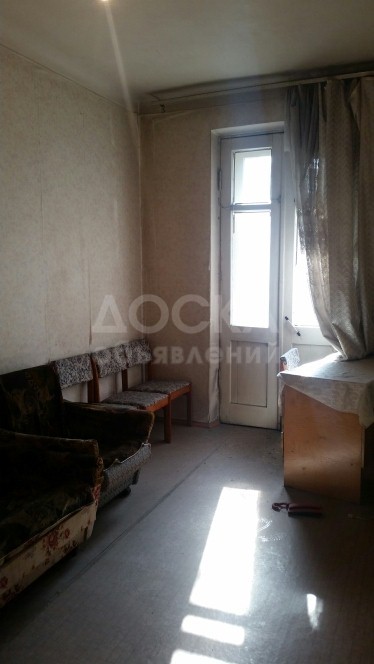 Продаю квартиру 3-ком., 59кв. м., этаж - 2/3, Московская/Советская сталинка.