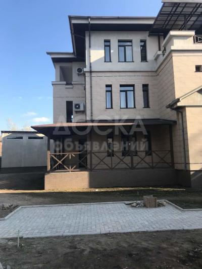 Продаю 3-комнатную квартиру, 127кв. м., этаж - 2/3, Молдыбаева-Джанманбаева.