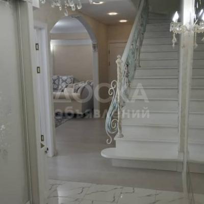 Сдаю 4-комнатную квартиру, 200кв. м., этаж - 10/10, Исанова Токтогула.