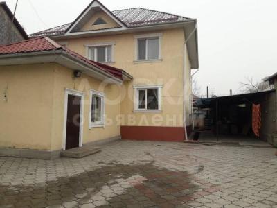 Продаю дом 5-комнатную 183кв. м., этаж-2, 4-сот., стена кирпич, Айни/Леваневского.