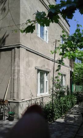 Продаю дом 5-ком., 232кв. м., этаж-2, 6-сот., стена кирпич, районе Западного автовокзала.
