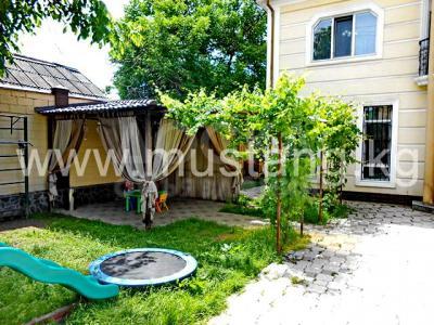 Продаю дом 5-ком., 260кв. м., этаж-2, 4.8-сот., стена кирпич, Горького Новосибирский.