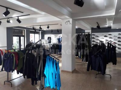 Продаю торговое помещение 153кв. м., г.Бишкек ул.Малдыбаева/Ахунбаева, ЖК"Ихлас".