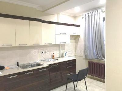 Продаю 2-комнатную квартиру, 70кв. м., этаж - 1/8, Аю Гранд Комфорт, Исакеева/Чолпон-Атинская.
