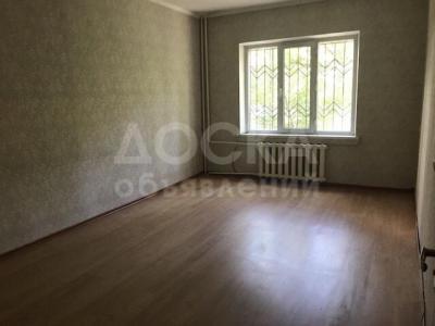 Продаю 2-комнатную квартиру, 52кв. м., этаж - 1/9, Срочно!! 8мкр, 106с, хор.сост..