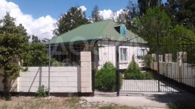 Продаю коттедж 5-комнатную 56кв. м., этаж-1, 3-сот., стена кирпич, село.Бостери пансионат "Достук".
