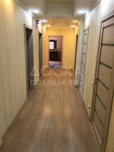 Продаю квартиру 3-ком., 112кв. м., этаж - 2/10, Исанова 33.