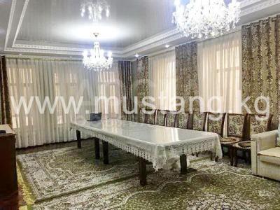 Сдаю дом 11-ком., 450кв. м., этаж-2, 5-сот., стена кирпич, Медерова Советская. .