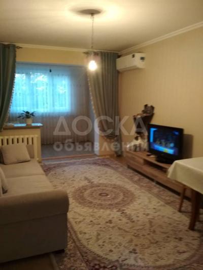 Продаю 3-комнатную квартиру, 56кв. м., этаж - 2/4, 6 мкр, кафе "Сария".