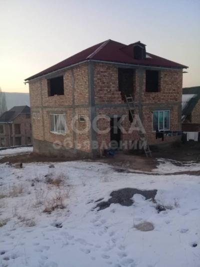 Продаю дом 7-комнатную 176кв. м., этаж-2, 4-сот., стена кирпич, с. Беш-Кунгей.