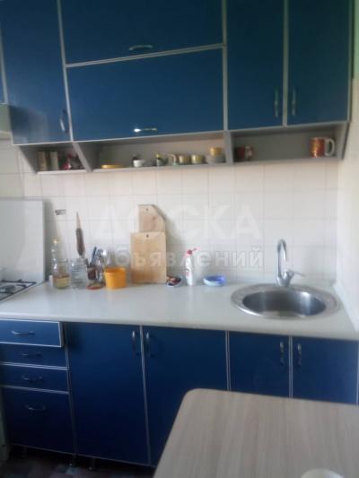 Продаю квартиру 3-ком., 58кв. м., этаж - 5/5, Срочно!! 8мкр, 104с, балкон, с ремонтом!!.