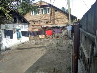 Продаю дом 3-комнатную 30кв. м., этаж-1, 2-сот., стена кирпич, ул.Орозбекова Ленинградская.