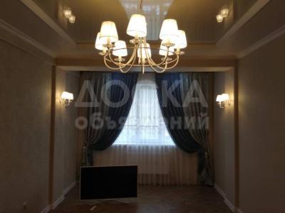 Продаю 2-комнатную квартиру, 64кв. м., этаж - 8/10, 6 мкр (по ул.Каралаева).