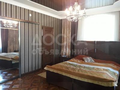 Продаю дом 7-ком., 279кв. м., этаж-2, 5,4-сот., стена кирпич, Душанбинская/ Джаманбаева.