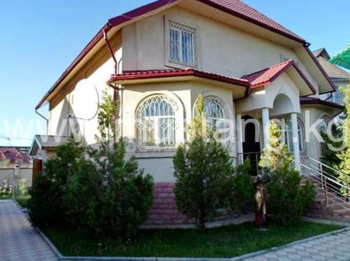 Продаю дом 12-ком., 335кв. м., этаж-2, 10-сот., стена кирпич, Ахунбаева Малдыбаева.