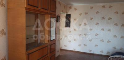 Продаю 2-комнатную квартиру, 42кв. м., этаж - 5/5, Срочно!! 6мкр, 104с, балкон, норм.сост..