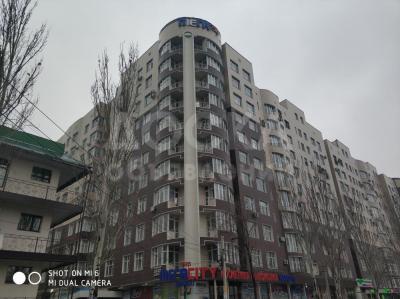 Продаю 5-комнатную квартиру, 264кв. м., этаж - 10/10, Мкр 7.