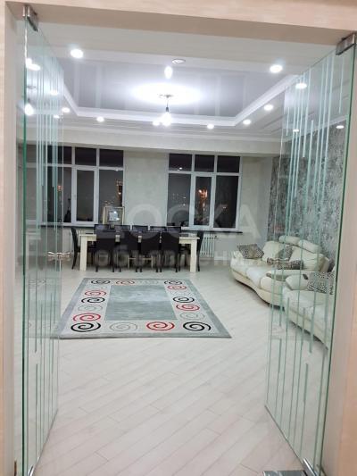 Продаю 3-комнатную квартиру, 205кв. м., этаж - 9/10, Разакова2.