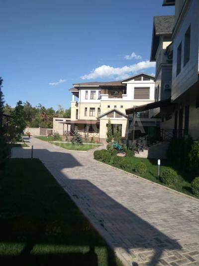 Продаю квартиру 5-ком., 171кв. м., этаж - 2/3, Молдыбаева-Жаманбаева.