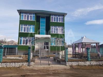Продаю коттедж 15-комнатную 1000кв. м., этаж-3, 10-сот., стена кирпич, Городской Пляж Чолпон-Ата.