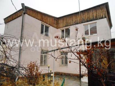 Продаю дом 6-комнатную 150кв. м., этаж-2, 4-сот., стена кирпич, Ахунбаева Матросова..