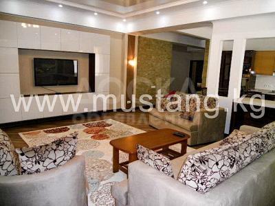 Продаю квартиру 4-ком., 168кв. м., этаж - 3/9, Манаса Рыскулова.